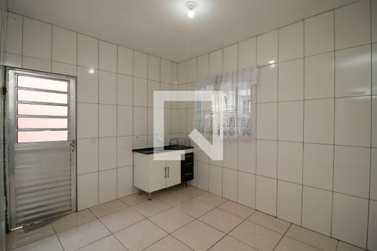 Cozinha de casa para alugar com 1 quarto, 45m² em Jardim Presidente Dutra, Guarulhos