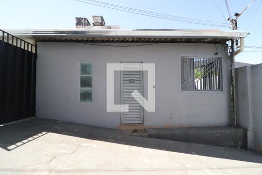 Fachada de casa para alugar com 2 quartos, 76m² em Presidente Roosevelt, Uberlândia