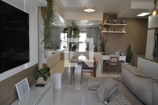 Sala de apartamento à venda com 3 quartos, 68m² em Del Castilho, Rio de Janeiro