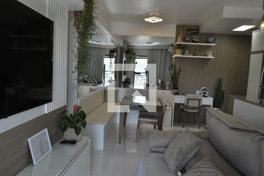 Sala de apartamento à venda com 3 quartos, 68m² em Del Castilho, Rio de Janeiro