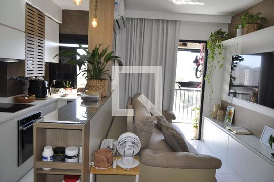 Sala de apartamento à venda com 3 quartos, 68m² em Del Castilho, Rio de Janeiro