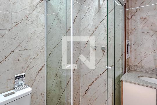 Banheiro de kitnet/studio para alugar com 1 quarto, 24m² em Alto da Mooca, São Paulo