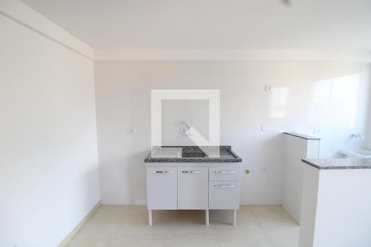 Sala/Cozinha de apartamento para alugar com 1 quarto, 27m² em Vila Nivi, São Paulo