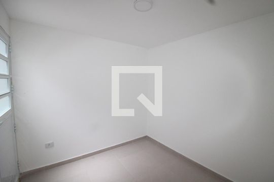 Quarto 1 de apartamento para alugar com 1 quarto, 25m² em Vila Nivi, São Paulo