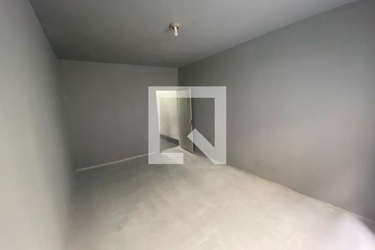 Casa à venda com 1 quarto, 96m² em Vila Scarpelli, Santo André