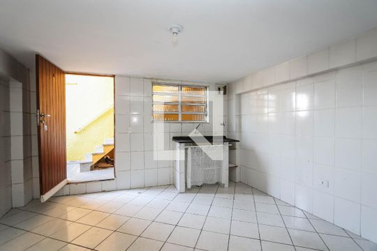 Cozinha de casa para alugar com 1 quarto, 40m² em Jardim Miriam, São Paulo