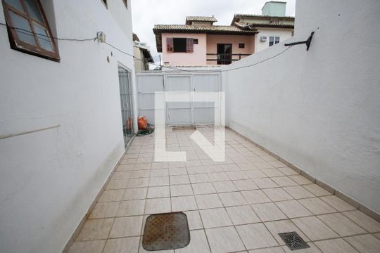 Garagem de casa à venda com 3 quartos, 140m² em Pechincha, Rio de Janeiro