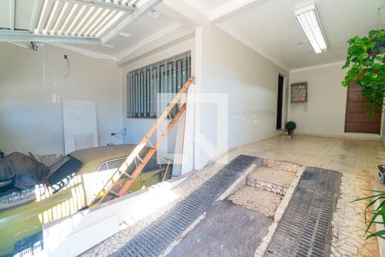 Garagem de casa à venda com 3 quartos, 250m² em Americanópolis, São Paulo