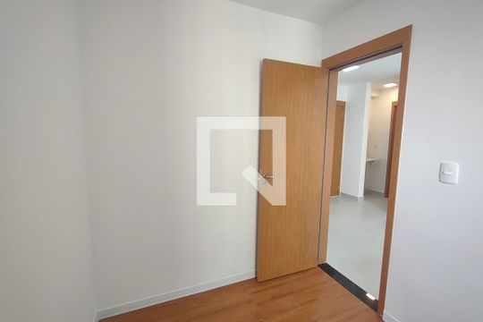 Quarto 2 de apartamento para alugar com 2 quartos, 42m² em Vila Palmares, São Caetano do Sul