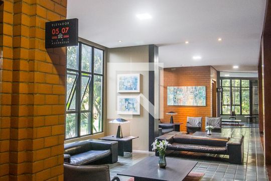 Hall social de apartamento para alugar com 2 quartos, 150m² em Alphaville, Barueri