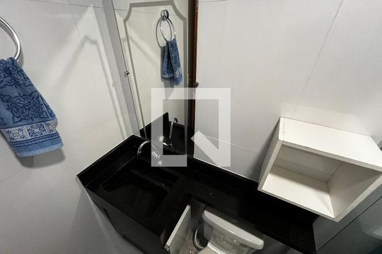 Banheiro de apartamento para alugar com 1 quarto, 30m² em Vila Roque, São Paulo