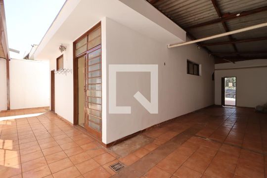 Área de Serviço de casa para alugar com 3 quartos, 276m² em Jardim São Luiz, Ribeirão Preto