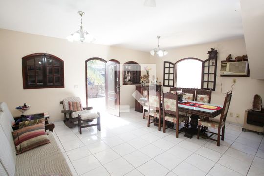 Sala de casa à venda com 4 quartos, 219m² em Curicica, Rio de Janeiro