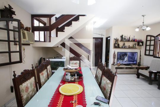 Sala de casa à venda com 4 quartos, 219m² em Curicica, Rio de Janeiro