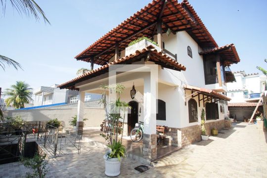 Fachada de casa à venda com 4 quartos, 219m² em Curicica, Rio de Janeiro