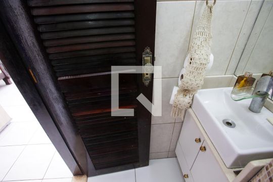 Lavabo de casa à venda com 4 quartos, 219m² em Curicica, Rio de Janeiro