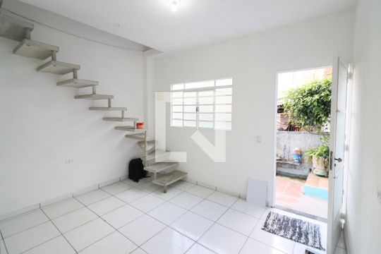 Sala de casa para alugar com 2 quartos, 47m² em Bussocaba, Osasco