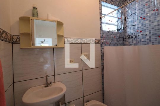 Banheiro da Suíte  de casa para alugar com 2 quartos, 47m² em Bussocaba, Osasco
