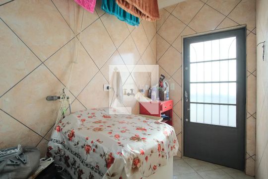 Área de Serviço de casa para alugar com 2 quartos, 100m² em Vila Nova Savoia, São Paulo