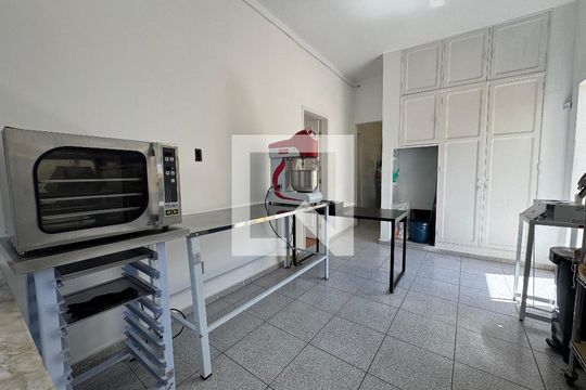 Casa à venda com 3 quartos, 600m² em Carlos Prates, Belo Horizonte