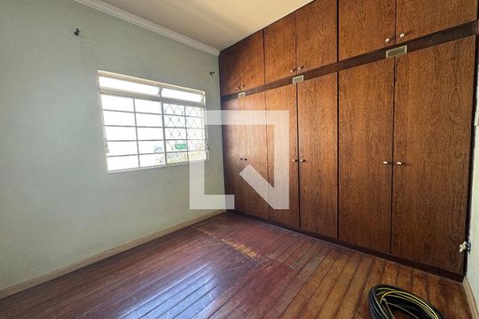 Casa à venda com 3 quartos, 600m² em Carlos Prates, Belo Horizonte