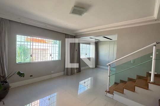 Sala de casa à venda com 4 quartos, 300m² em Vila Guiomar, Santo André