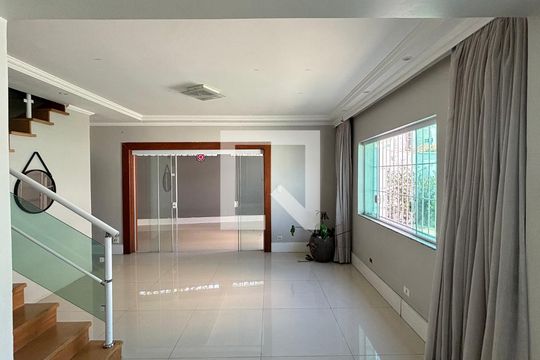 Sala de casa à venda com 4 quartos, 300m² em Vila Guiomar, Santo André