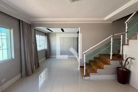 Sala de casa à venda com 4 quartos, 300m² em Vila Guiomar, Santo André