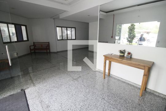 Hall de entrada de apartamento à venda com 2 quartos, 72m² em Chácara Agrindus, Taboão da Serra