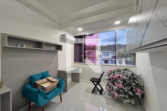 Quarto de casa de condomínio para alugar com 5 quartos, 400m² em Recreio dos Bandeirantes, Rio de Janeiro