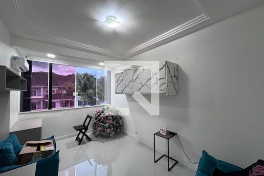 Quarto de casa de condomínio para alugar com 5 quartos, 400m² em Recreio dos Bandeirantes, Rio de Janeiro