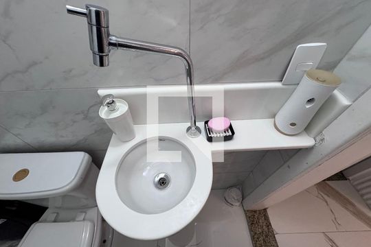 Lavabo de casa de condomínio para alugar com 5 quartos, 400m² em Recreio dos Bandeirantes, Rio de Janeiro