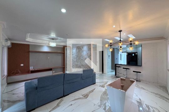 Sala de casa de condomínio para alugar com 5 quartos, 400m² em Recreio dos Bandeirantes, Rio de Janeiro