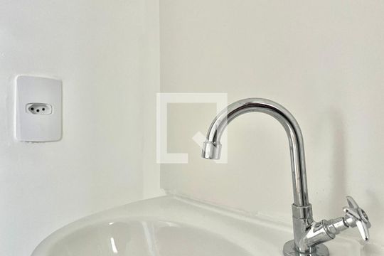 Banheiro de kitnet/studio à venda com 1 quarto, 20m² em Chácara Inglesa, São Paulo