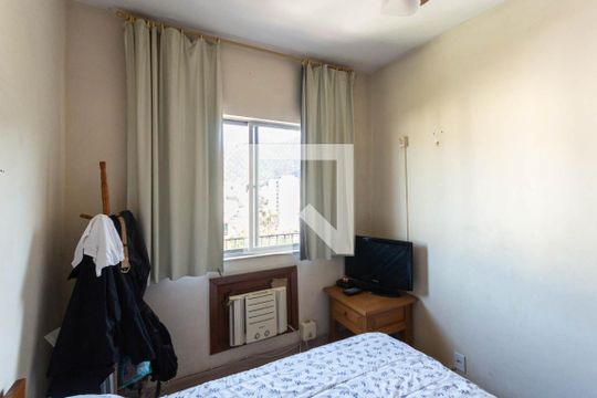 Quarto 1 de apartamento à venda com 2 quartos, 70m² em Grajaú, Rio de Janeiro