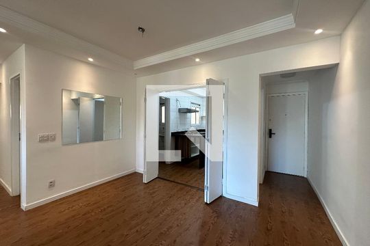 Sala de apartamento à venda com 3 quartos, 105m² em Jardim Tupanci, Barueri