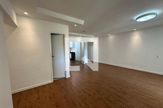 Sala de apartamento à venda com 3 quartos, 105m² em Jardim Tupanci, Barueri
