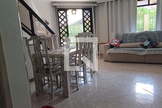 Sala de casa de condomínio à venda com 3 quartos, 172m² em Taquara, Rio de Janeiro