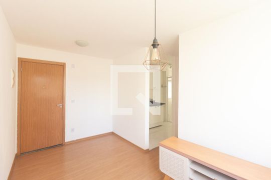 Sala de apartamento para alugar com 2 quartos, 42m² em Inhoaíba, Rio de Janeiro