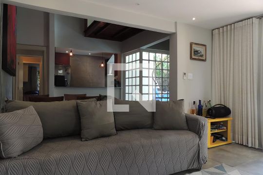 Sala de casa à venda com 3 quartos, 500m² em Jacarepaguá, Rio de Janeiro
