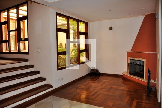 Sala com Lareira de casa à venda com 3 quartos, 414m² em City América, São Paulo