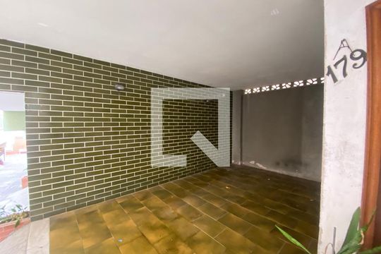 Garagem de casa à venda com 2 quartos, 85m² em Todos Os Santos, Rio de Janeiro