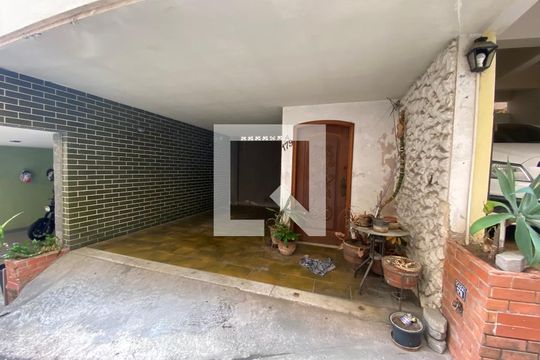 Frente da casa  de casa à venda com 2 quartos, 85m² em Todos Os Santos, Rio de Janeiro