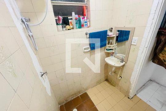 Banheiro de casa à venda com 2 quartos, 120m² em Jardim Nelly, São Paulo