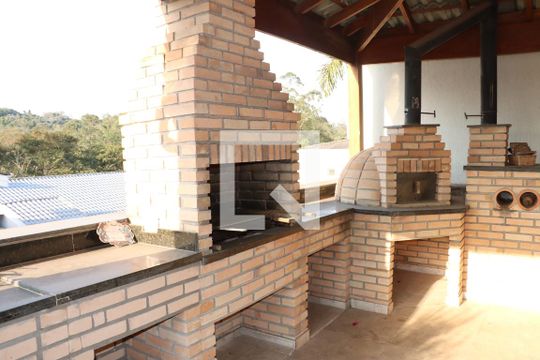Área comum de casa de condomínio para alugar com 4 quartos, 458m² em Jardim Indaia, Embu das Artes
