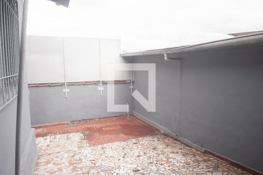 Área Externa de casa para alugar com 2 quartos, 120m² em Centro, Itaquaquecetuba