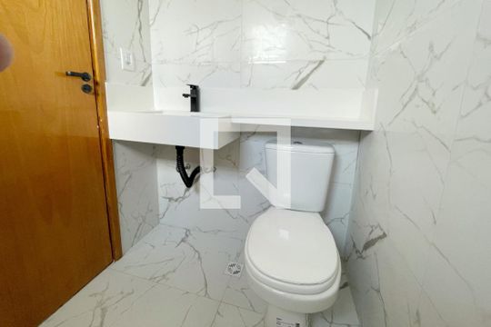 Banheiro  de casa para alugar com 2 quartos, 134m² em Vila Prado, São Paulo