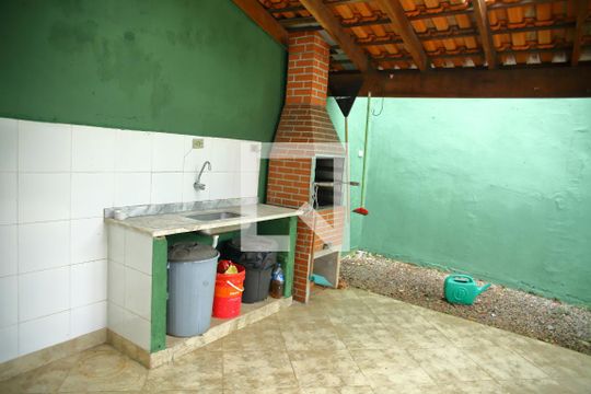 Quintal de casa à venda com 3 quartos, 210m² em Santa Terezinha, São Bernardo do Campo