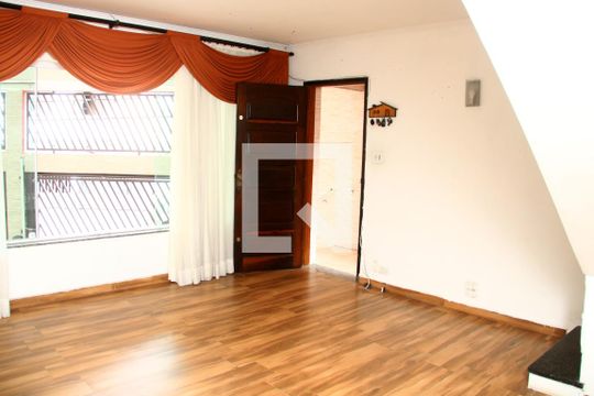Sala de casa para alugar com 2 quartos, 320m² em Vila Scarpelli, Santo André
