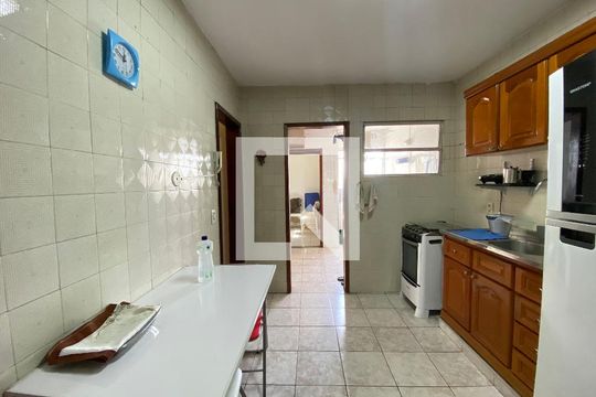 Cozinha de apartamento à venda com 1 quarto, 62m² em Encantado, Rio de Janeiro